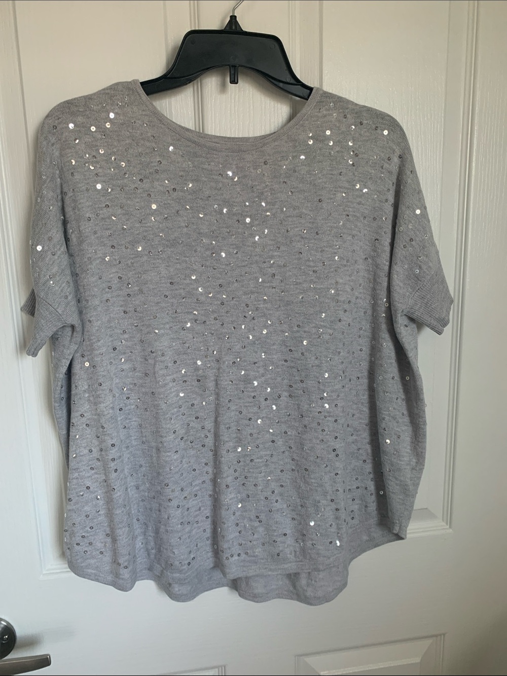# 3/56 Jennifer Lopez Gray Short Sleeve Sequin Knit Top